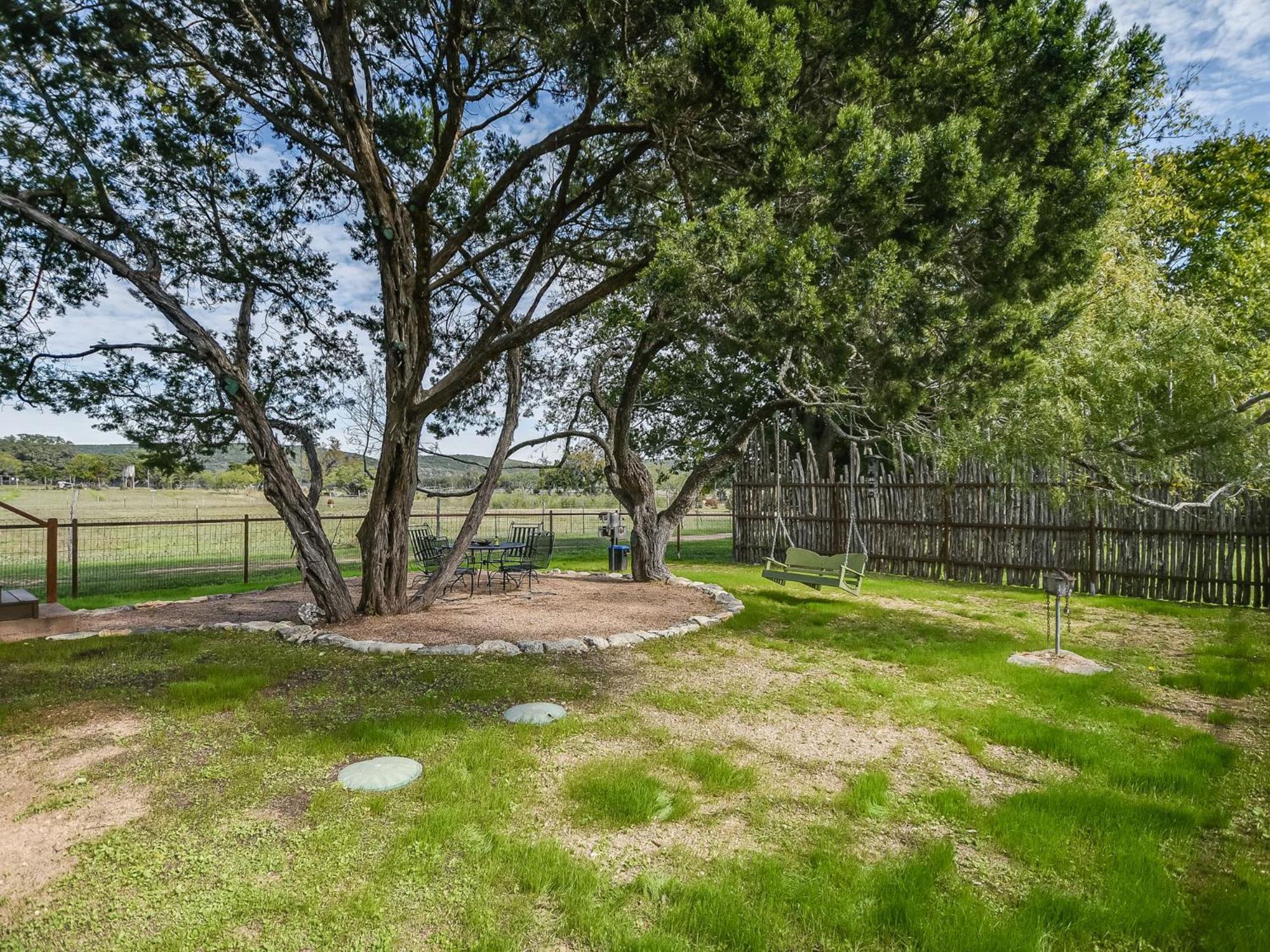 Montesino Ranch Lodging Villa Wimberley Exterior photo